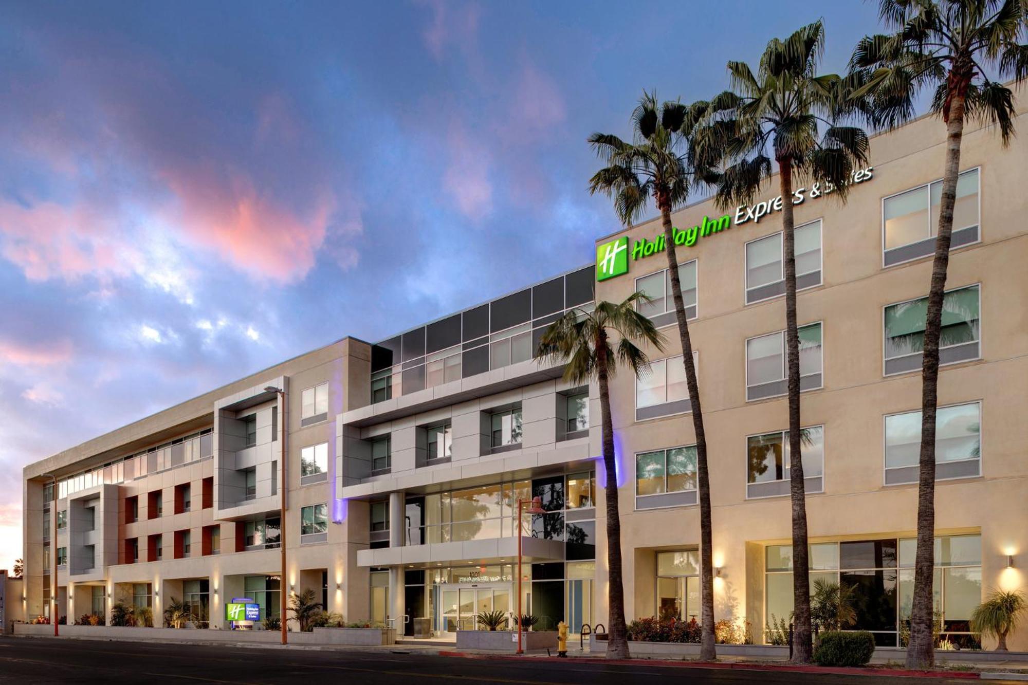 Holiday Inn Express & Suites - Glendale Downtown Exterior photo